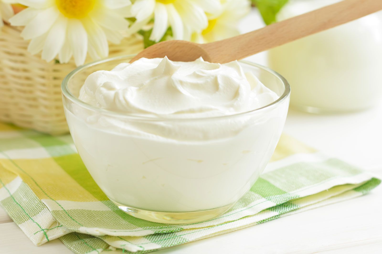 Yogurt Dan Topeng Rambut Minyak Kelapa